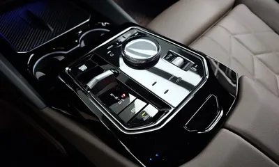 BMW 5-Series 2024, 28695 км, за 40307.34 USD - фото 9
