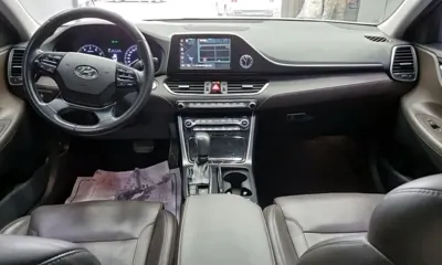Hyundai Grandeur 2017, 128777 км, за 8456.94 USD