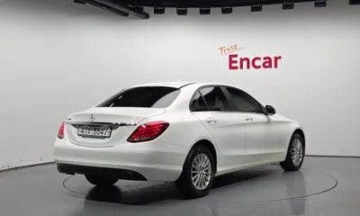 Mercedes-Benz C-Class 2015, 66206 км, за 9327.37 USD