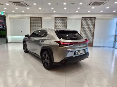 Lexus UX 2024, 8537 км, за 27826.34 USD