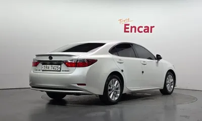 Lexus ES 2015, 118801 км, за 11270.36 USD