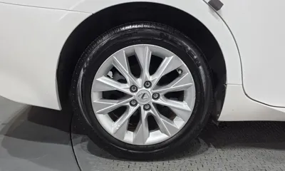 Lexus ES 2015, 118801 км, за 11270.36 USD