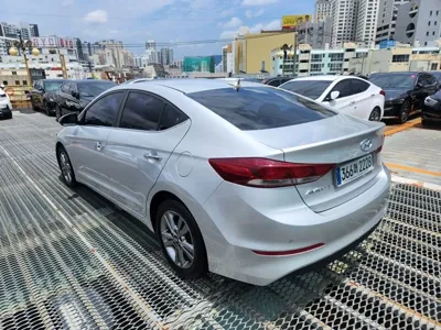 Hyundai Avante 2018, 174936 км, за 5016.29 USD