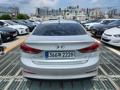 Hyundai Avante 2018, 174936 км, за 5016.29 USD