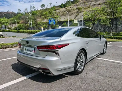 Lexus LS 2018, 120000 км, за 47189.41 USD