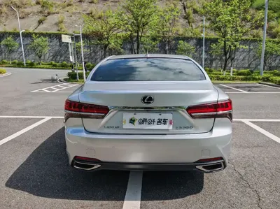 Lexus LS 2018, 120000 км, за 47189.41 USD