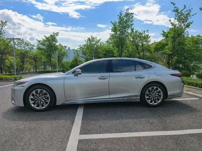Lexus LS 2018, 120000 км, за 47189.41 USD - фото 12