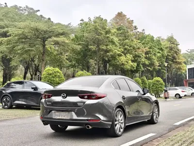 Mazda 3 Axela 2022, 90000 км, за 8460.7 USD - фото 7