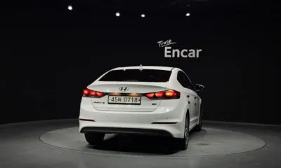 Hyundai Avante 2017, 29020 км, за 9114.01 USD