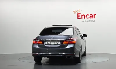 Honda Accord 2017, 77411 км, за 8391.89 USD