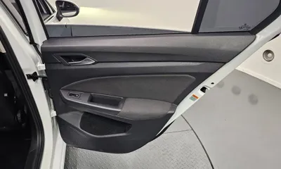 Volkswagen Golf 2022, 29937 км, за 24377.55 USD - фото 25