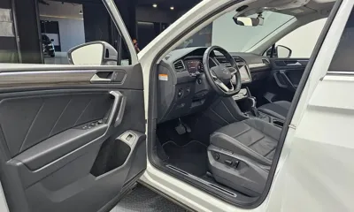 Volkswagen Tiguan 2023, 50920 км, за 18708.15 USD - фото 10