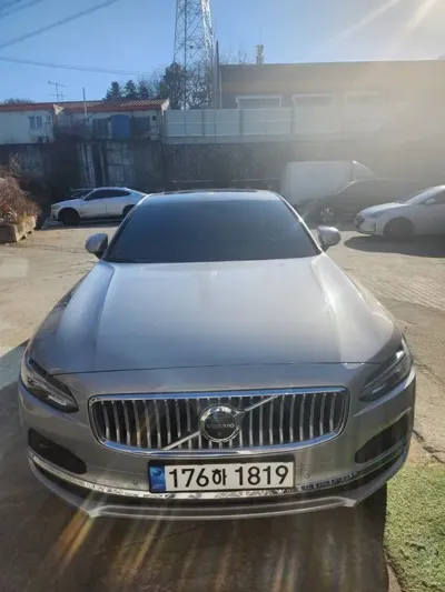 Volvo S90 · 2023 год