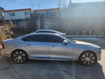 Volvo S90 2023, 21700 км, за 35026.36 USD