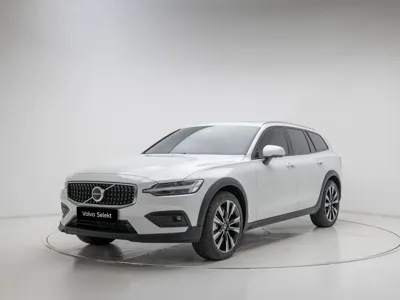 Volvo V60 · 2025 год
