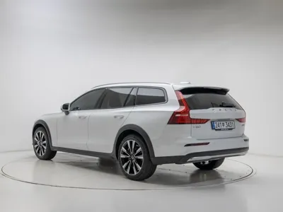 Volvo V60 2025, 2792 км, за 33149.53 USD