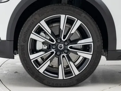 Volvo V60 2025, 2792 км, за 33149.53 USD