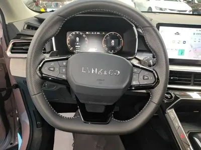 Lynk & Co 06 2024, 20400 км, за 11521.26 USD - фото 11