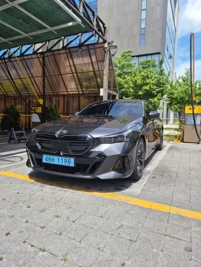 BMW i5 · 2024 год