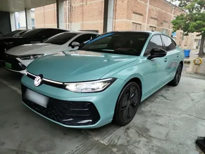 Volkswagen Passat 2024, 1800 км, за 24518 USD