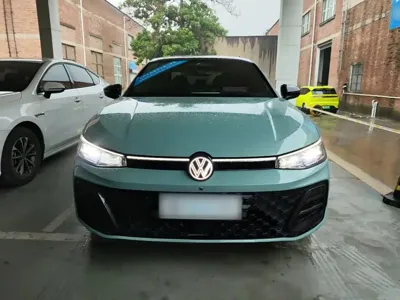 Volkswagen Passat 2024, 1800 км, за 24518 USD