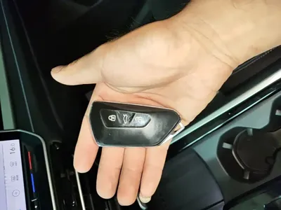 Volkswagen Passat 2024, 1800 км, за 24399.55 USD - фото 9