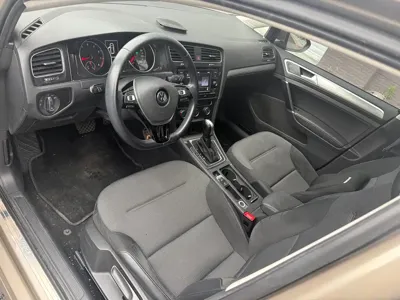 Volkswagen Golf 2018, 80000 км, за 6296 USD