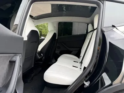 Tesla Model Y 2023, 50000 км, за 24837.66 USD
