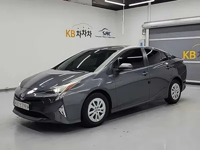 Toyota Prius · 2018 год