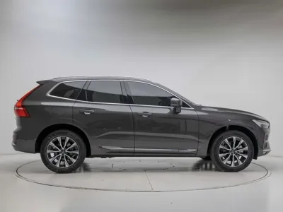 Volvo XC60 2025, 4711 км, за 37053.88 USD