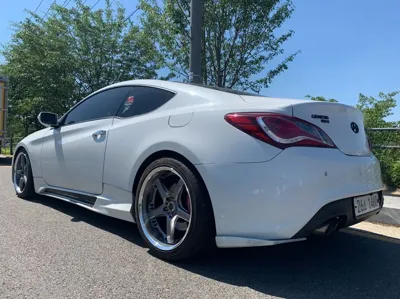 Hyundai Genesis 2014, 62000 км, за 11553.11 USD