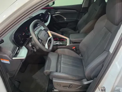 Audi Q5 2025, 2227 км, за 37703.95 USD - фото 10