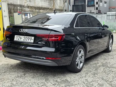 Audi A4 2018, 94941 км, за 10749.19 USD