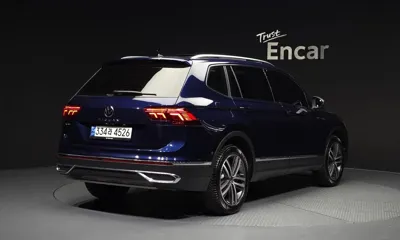 Volkswagen Tiguan 2023, 48639 км, за 17589.59 USD