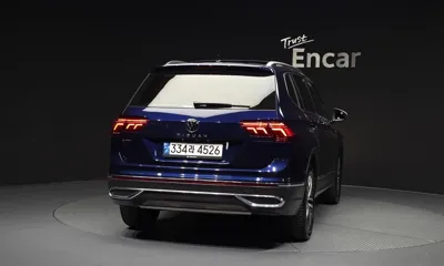Volkswagen Tiguan 2023, 48639 км, за 17589.59 USD