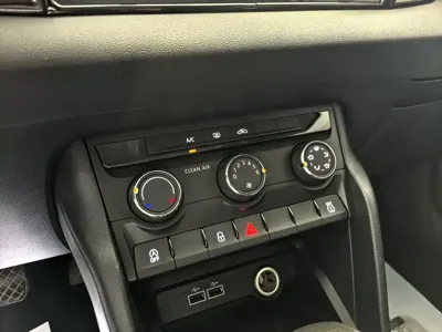 Skoda Karoq 2019, 43000 км, за 6395.57 USD - фото 9