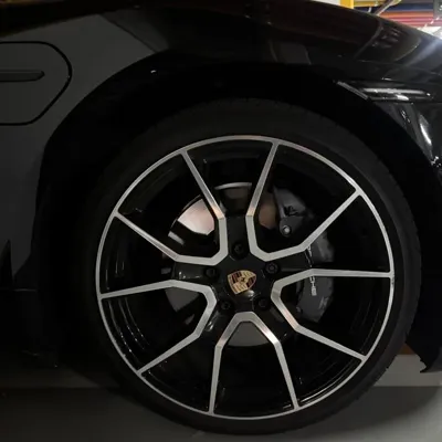Porsche Taycan 2025, 15500 км, за 9308.97 USD