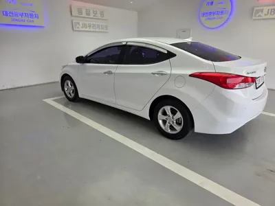 Hyundai Avante 2012, 139758 км, за 2341.92 USD