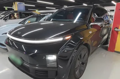 Li Auto L9 · 2023 год