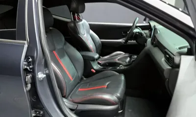Hyundai Veloster 2018, 114880 км, за 6276.84 USD - фото 10
