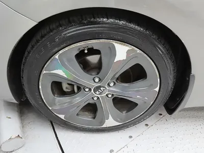 Kia Carens 2015, 202983 км, за 2974.62 USD