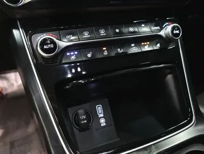 Hyundai Grandeur 2019, 120133 км, за 8205.33 USD - фото 10