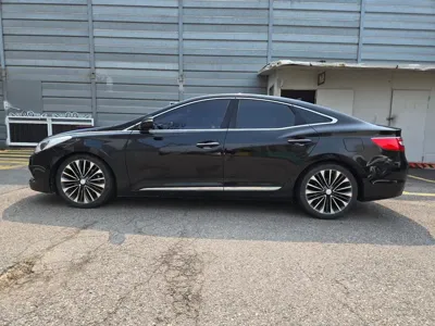 Hyundai Grandeur 2014, 210510 км, за 1903.64 USD