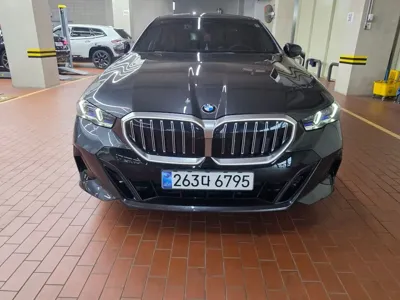 BMW 5-Series 2024, 31071 км, за 33477.75 USD - фото 9