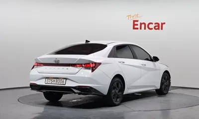 Hyundai Avante 2023, 116556 км, за 8861.76 USD
