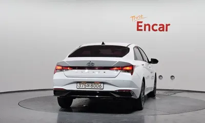 Hyundai Avante 2023, 116556 км, за 8861.76 USD