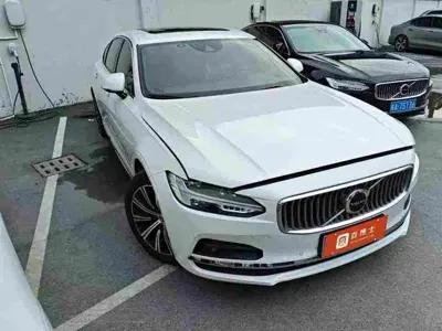 Volvo S90 2020, 33000 км, за 21364.67 USD