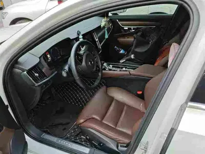 Volvo S90 2020, 33000 км, за 21364.67 USD