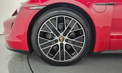 Porsche Taycan 2023, 22409 км, за 70237.63 USD