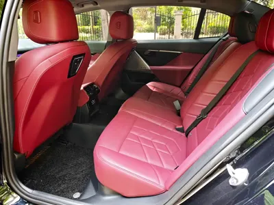 BMW 5 Series 2025, 35000 км, за 35019.92 USD - фото 8